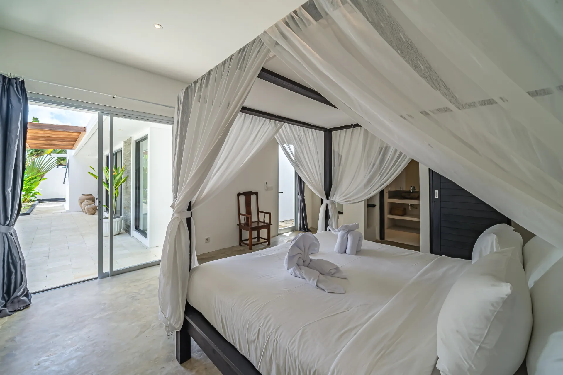 Villa Zenaya - Tropical 3BR Pool Villa - Steps to Golf & Surf — image 2
