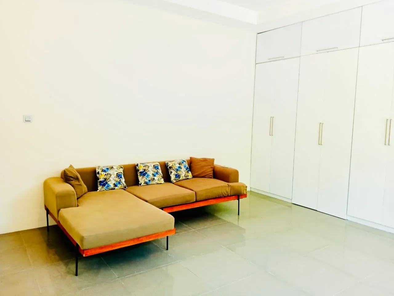 3 BEDROOMS VILLA FOR RENT & FREEHOLD SALE -YO192 — image 2