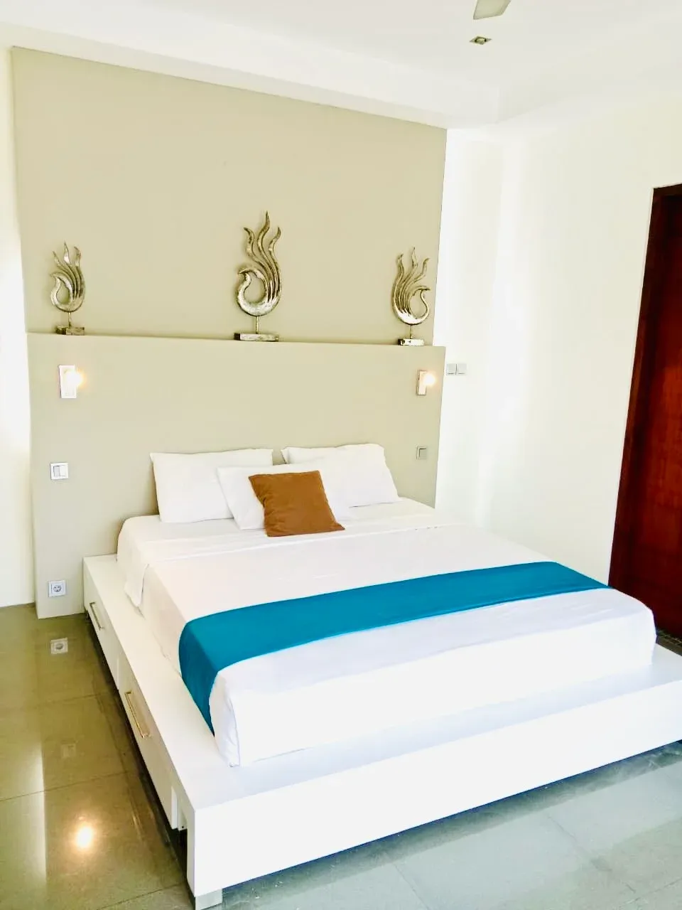 3 BEDROOMS VILLA FOR RENT & FREEHOLD SALE -YO192 — image 4