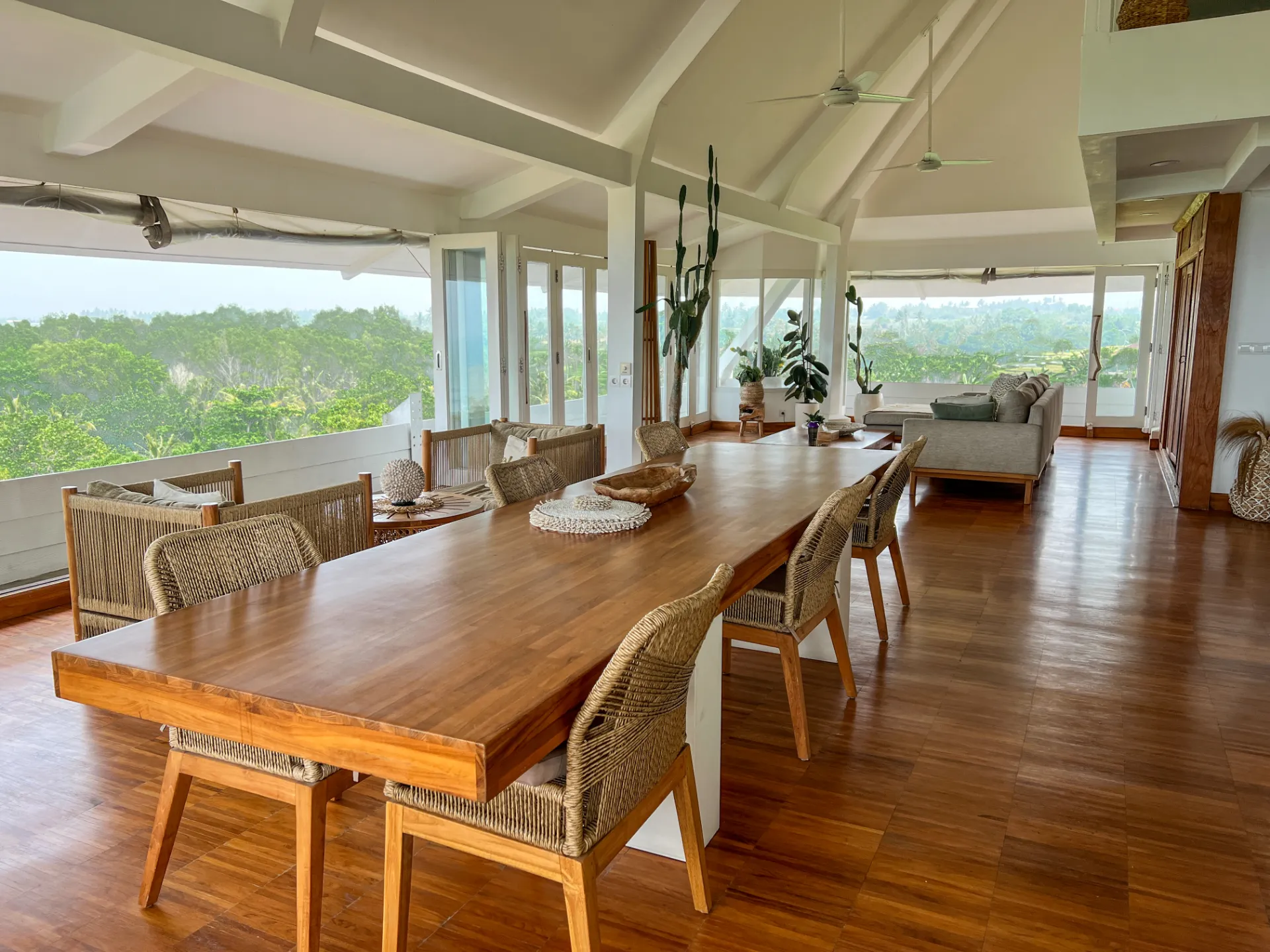 All Included - 2BR Apartment with 270 View — image 2