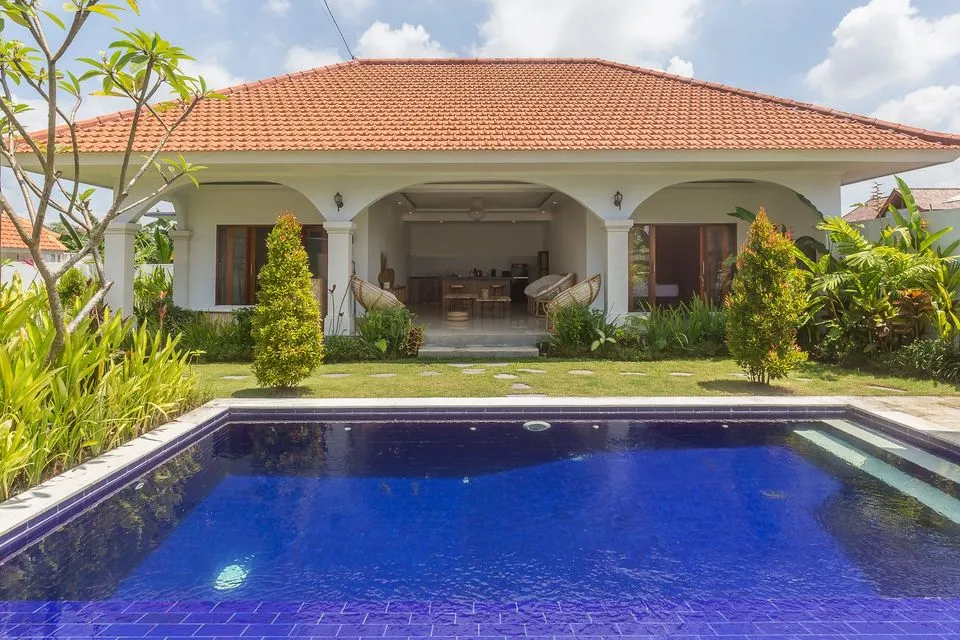 FOR RENT 2 BEDROOM VILLA WITH PRIVATE POOL IN CANGGU — image 3