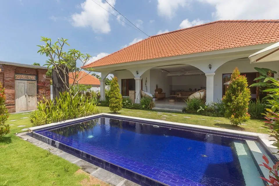 FOR RENT 2 BEDROOM VILLA WITH PRIVATE POOL IN CANGGU — image 2