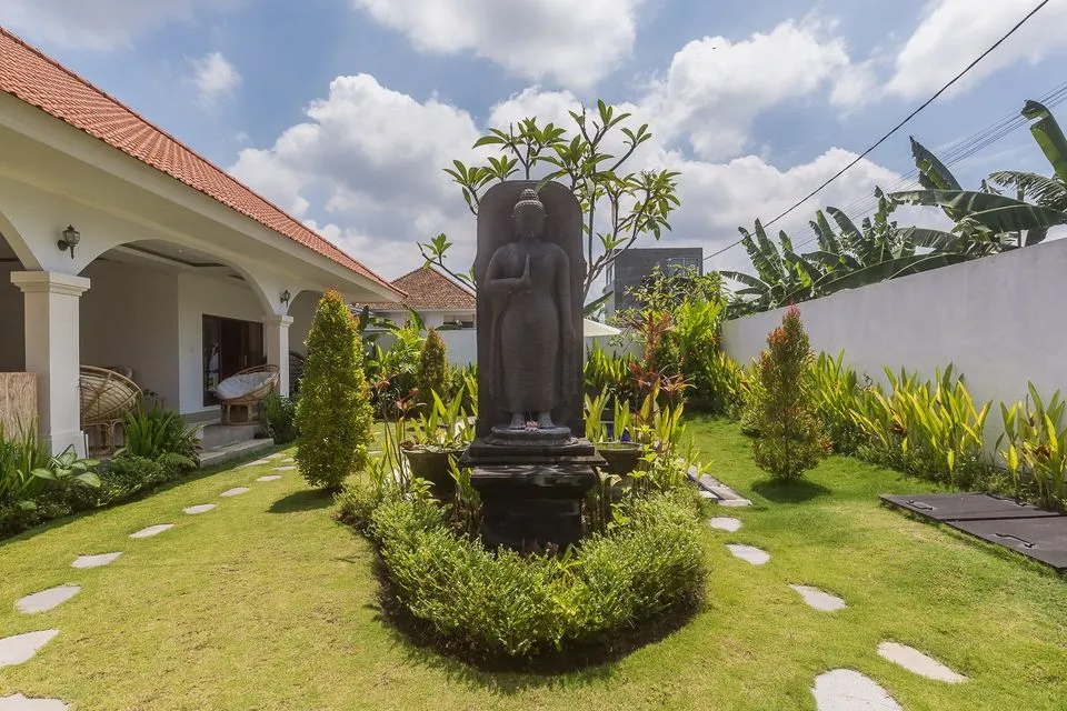FOR RENT 2 BEDROOM VILLA WITH PRIVATE POOL IN CANGGU — image 1
