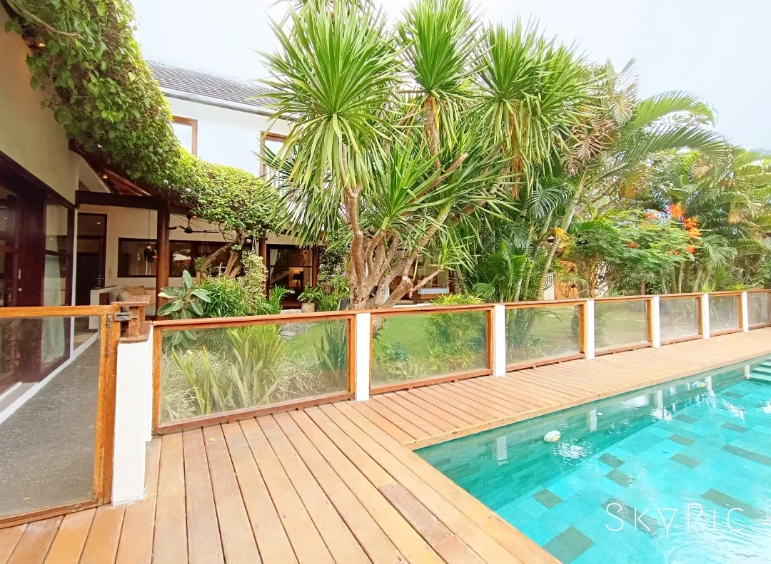 Family-Friendly 4BR Villa w/ Pool & Home Office — image 1