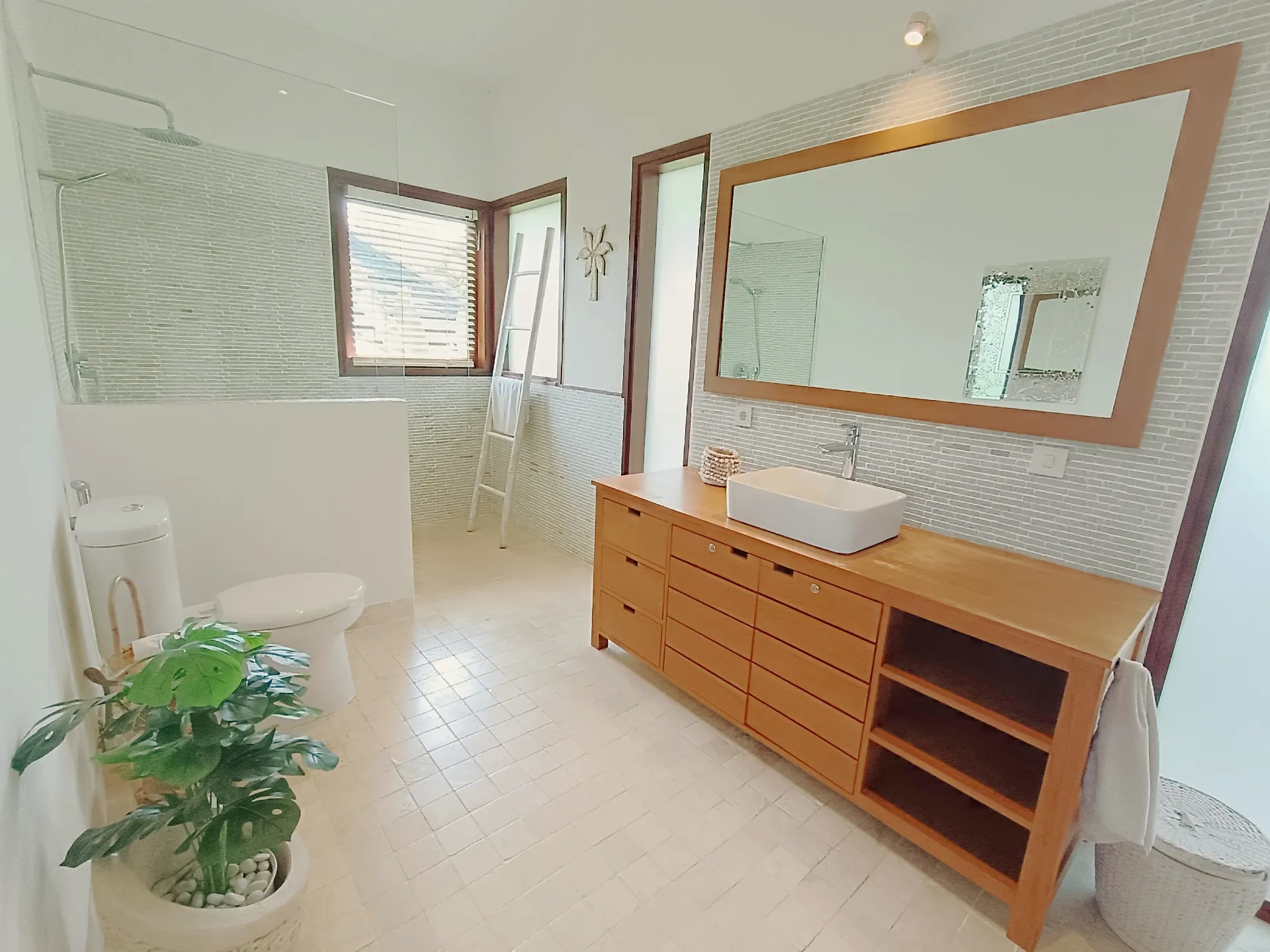 Family-Friendly 4BR Villa w/ Pool & Home Office — image 3