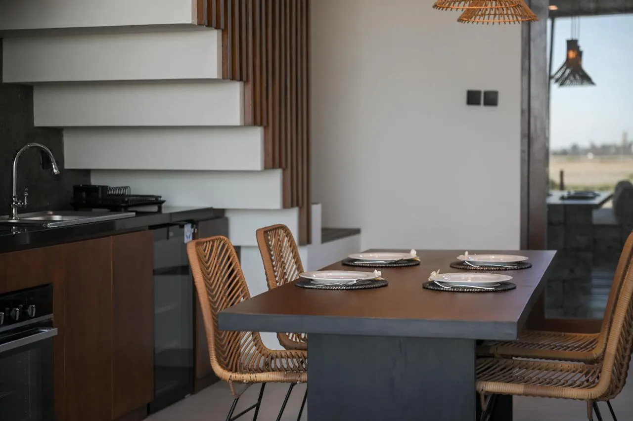 Villa Garyati - Modern 2-Bedroom Villa with Rice Field & Ocean View — image 3