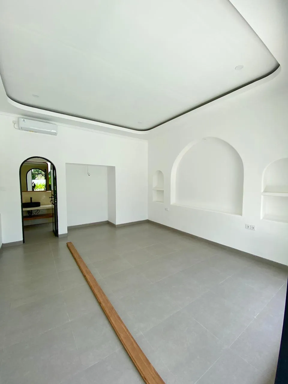 20- YEAR LEASEHOLD BRAND NEW MODERN TROPICAL 2-BR VILLA IN BERAWA CANGGU — image 2