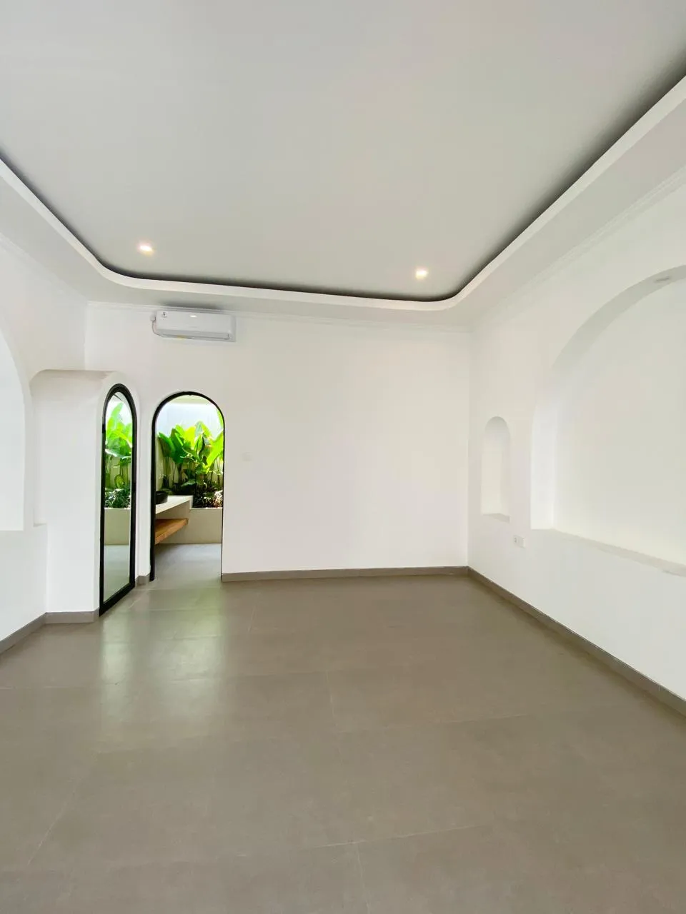 20- YEAR LEASEHOLD BRAND NEW MODERN TROPICAL 2-BR VILLA IN BERAWA CANGGU — image 4