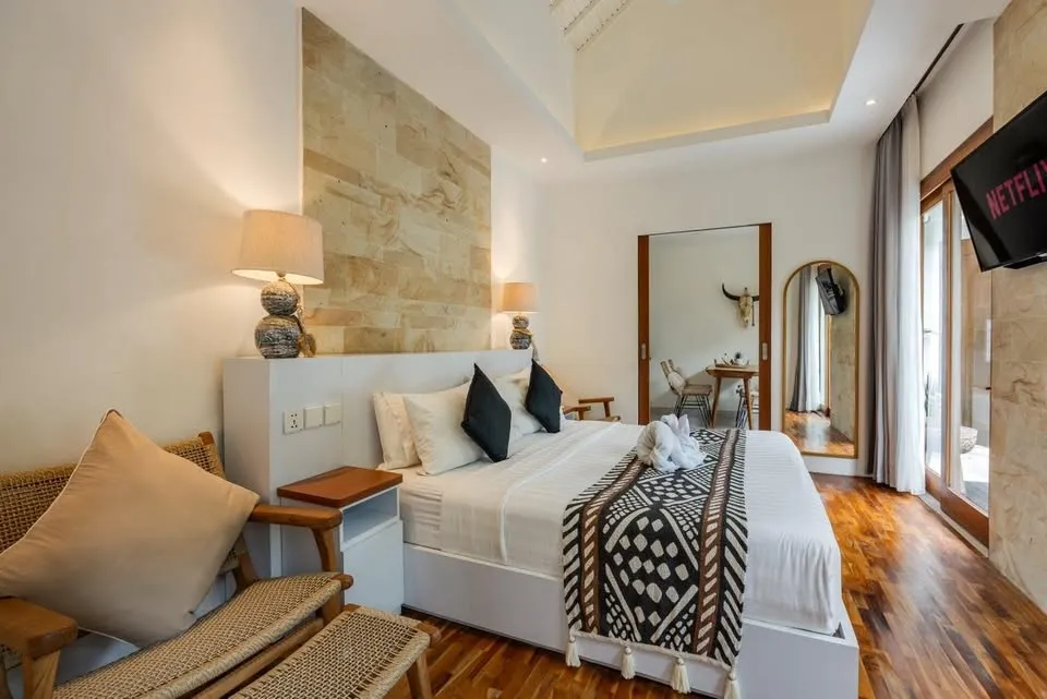1 BR VILLA IN TUMBAK BAYUH — image 4