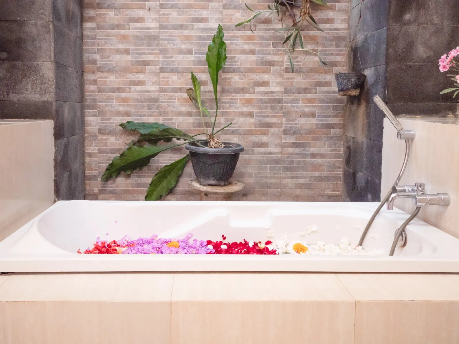 3 Bedroom Villa - Keramas Beach Just 10 Minutes — image 4