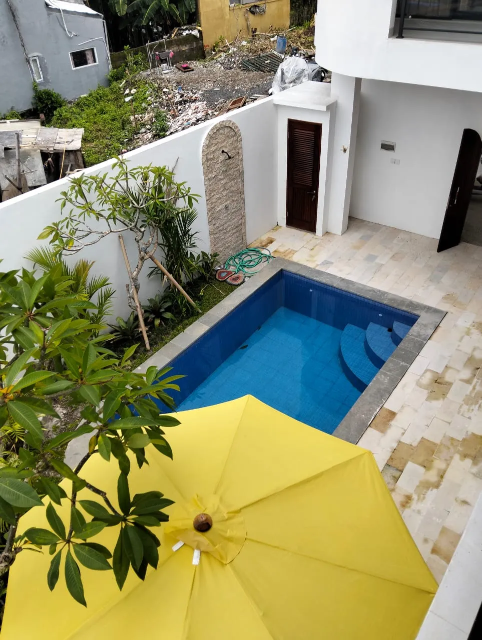 Brand New 4 Bedrooms Villa for Yearly Rent in Kerobokan — image 1