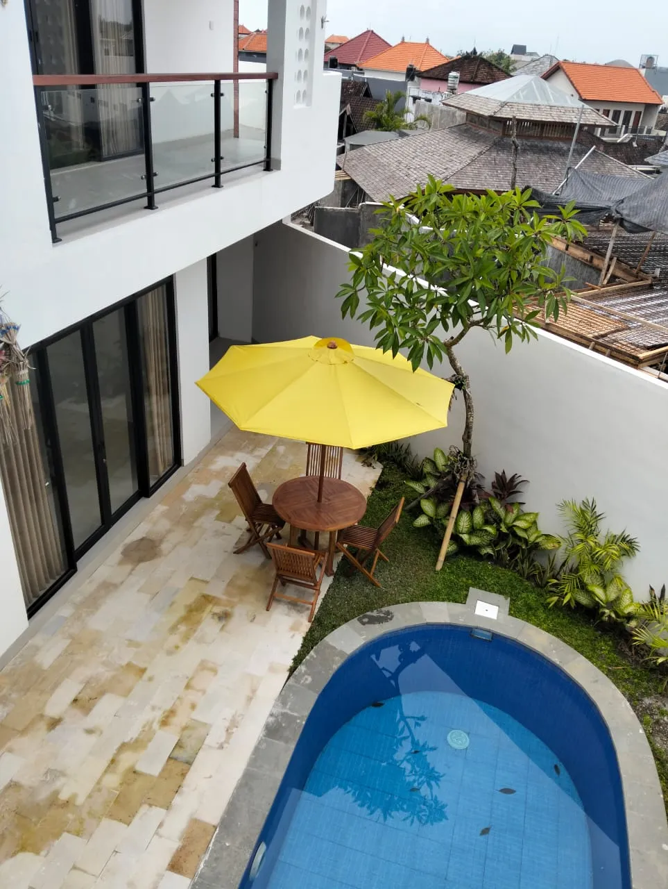Brand New 4 Bedrooms Villa for Yearly Rent in Kerobokan — image 2