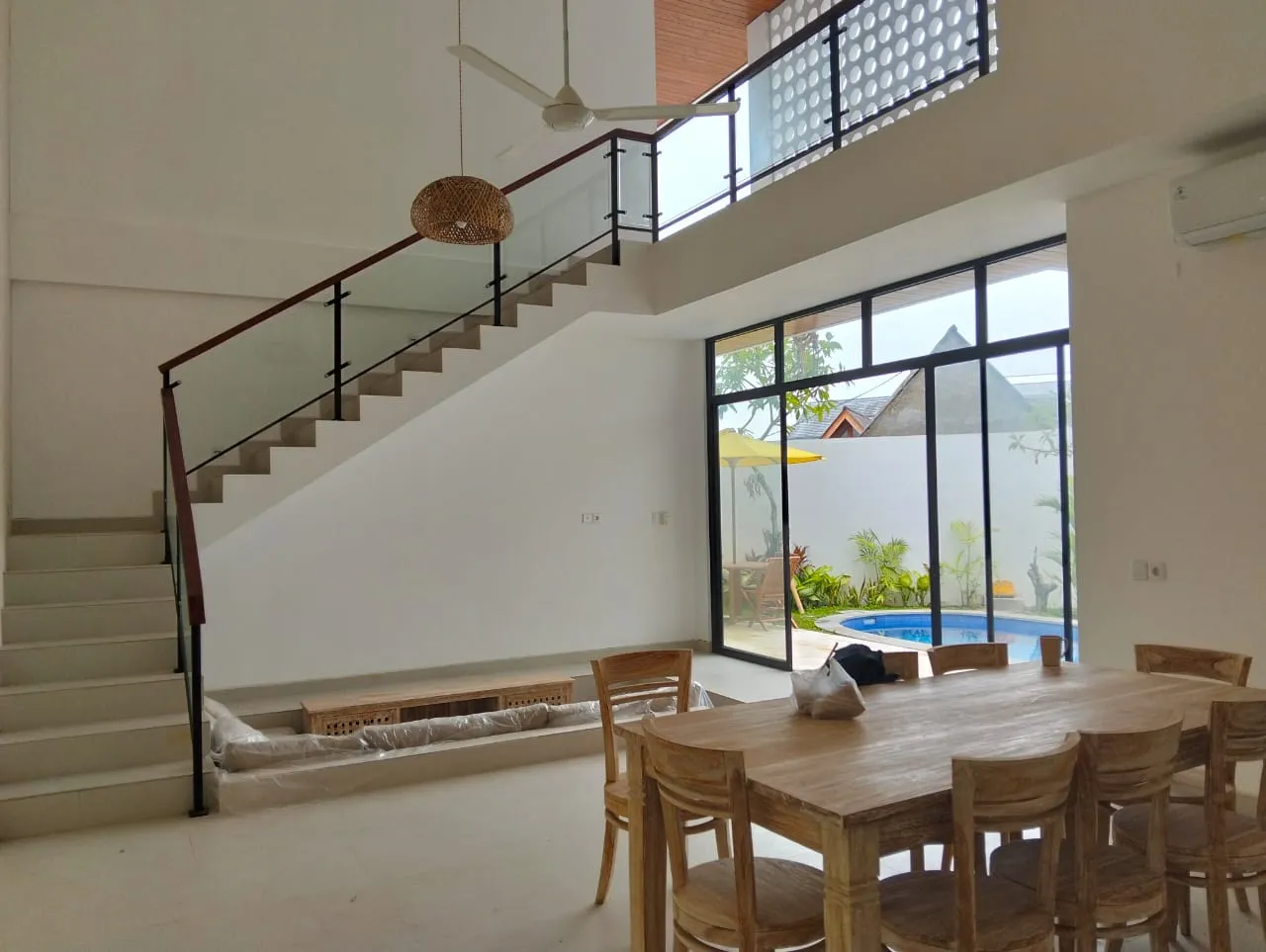 Brand New 4 Bedrooms Villa for Yearly Rent in Kerobokan — image 3