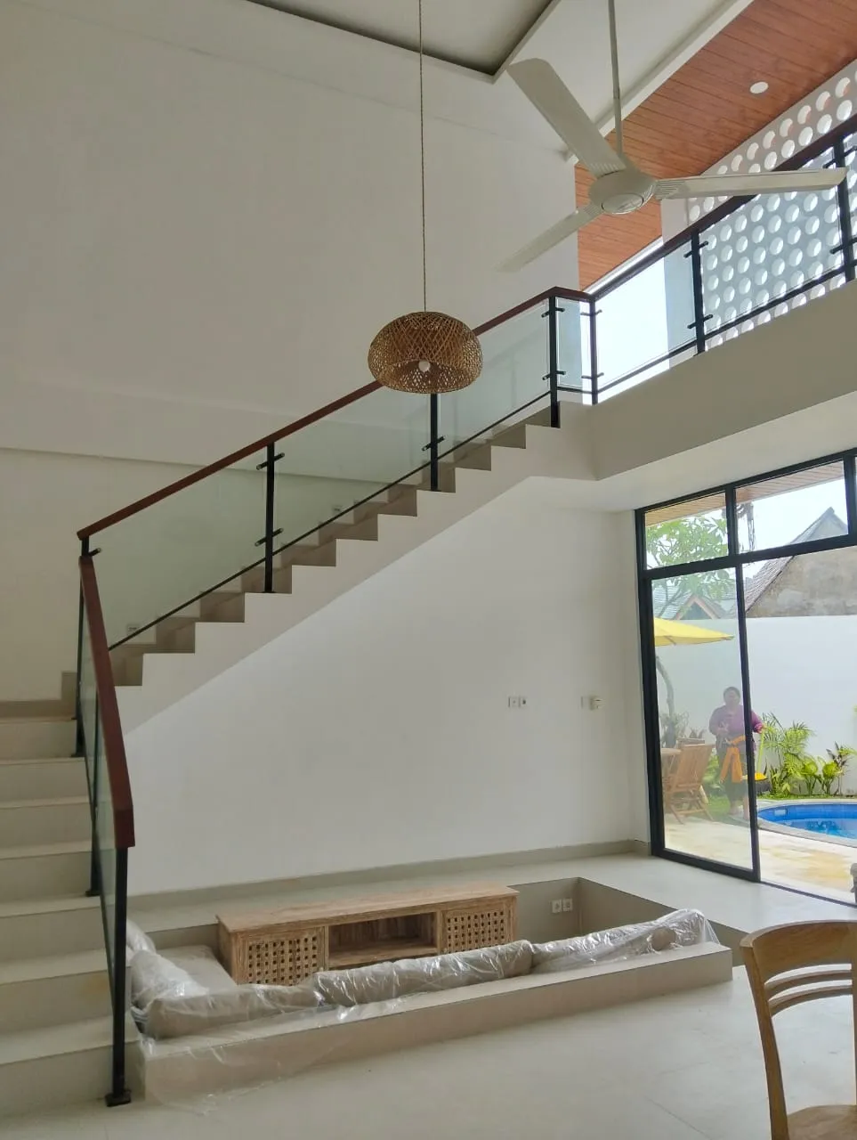Brand New 4 Bedrooms Villa for Yearly Rent in Kerobokan — image 4