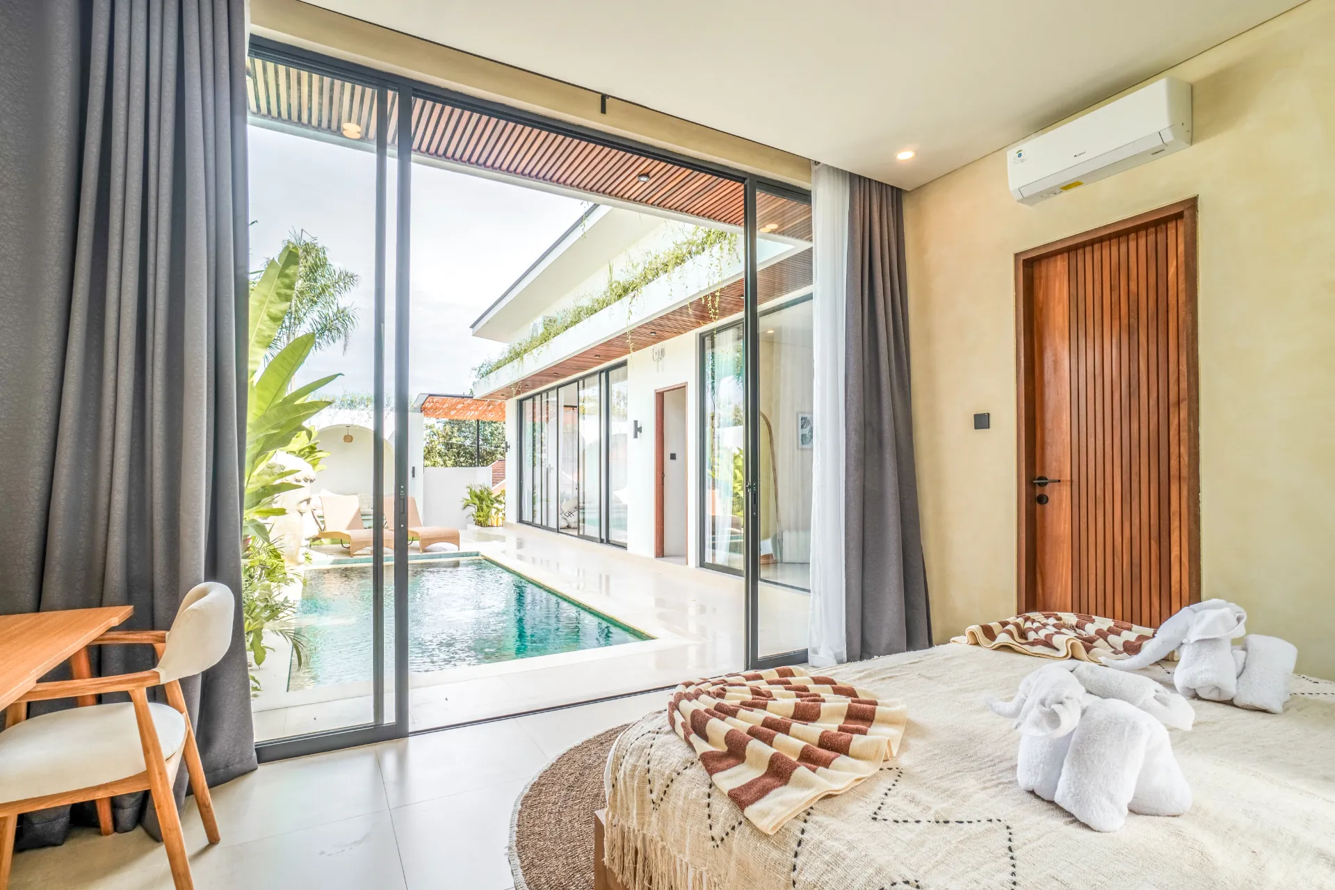 Private Infinity Pool Villa • Near Dreamland Beach — image 4