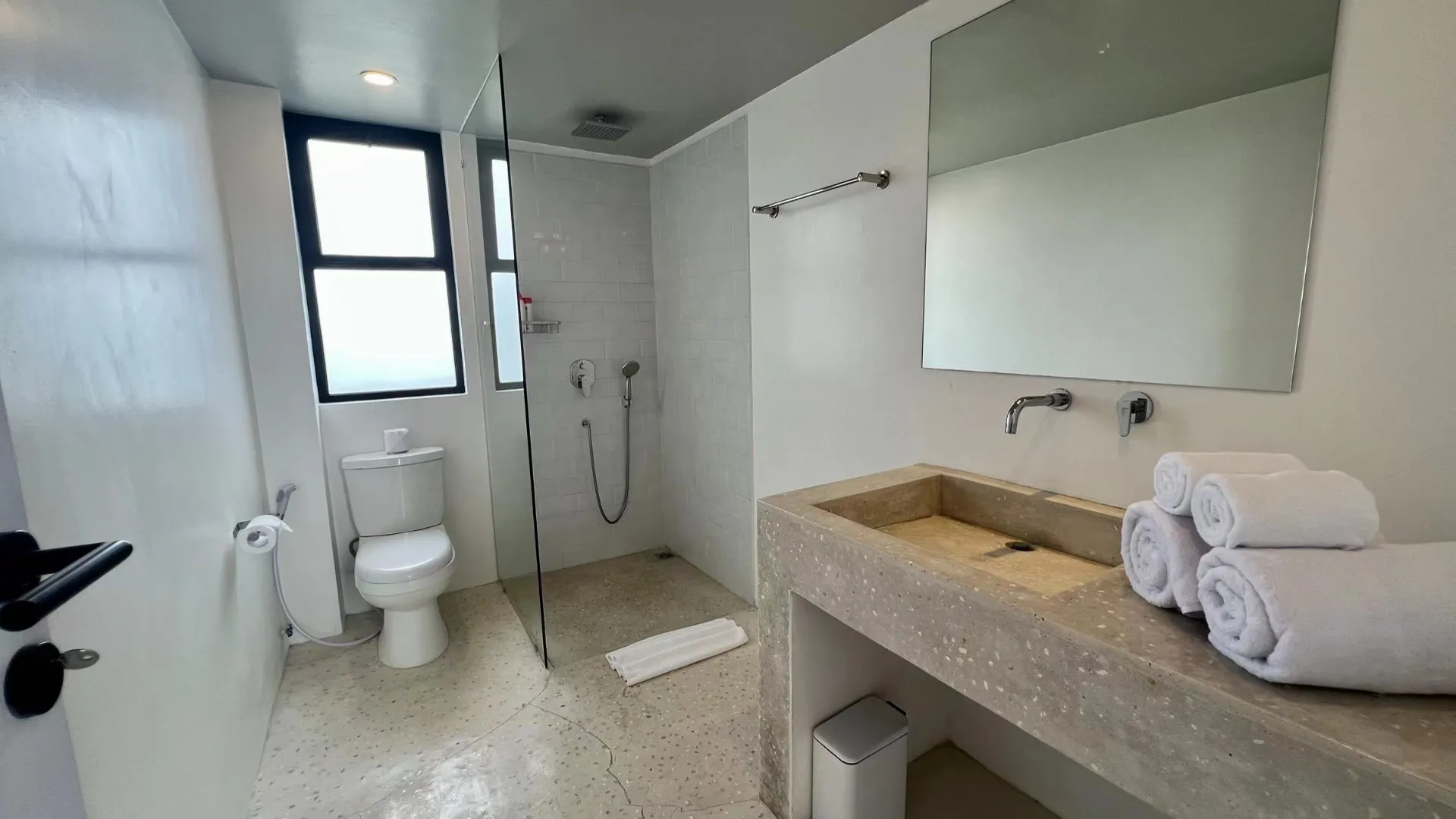 Long-Term Rental | Modern 1BR Loft in Tropicana Loft Berawa — image 4