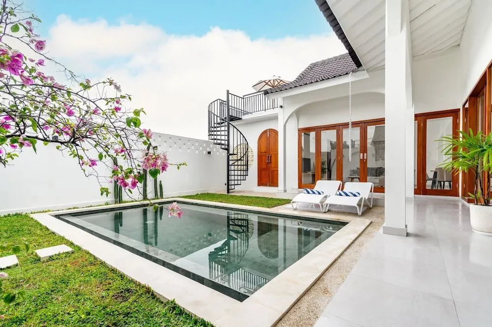2 BR VILLA IN CEMAGI — image 1