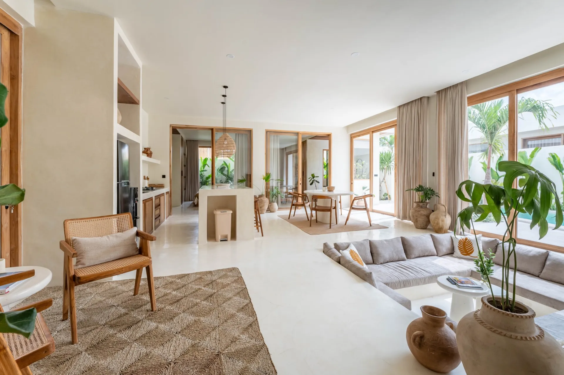 3 BR VILLA IN TUMBAK BAYUH – PET NOT ALLOWED — image 4