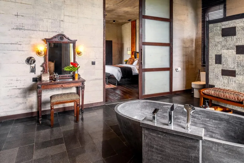 Brutalist Luxury 3BD Villa w/ Infinity Pool — image 1
