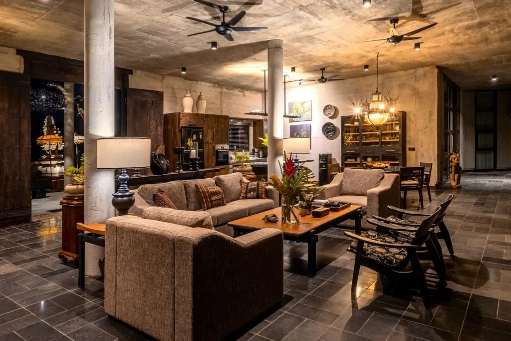 Brutalist Luxury 3BD Villa w/ Infinity Pool — image 2