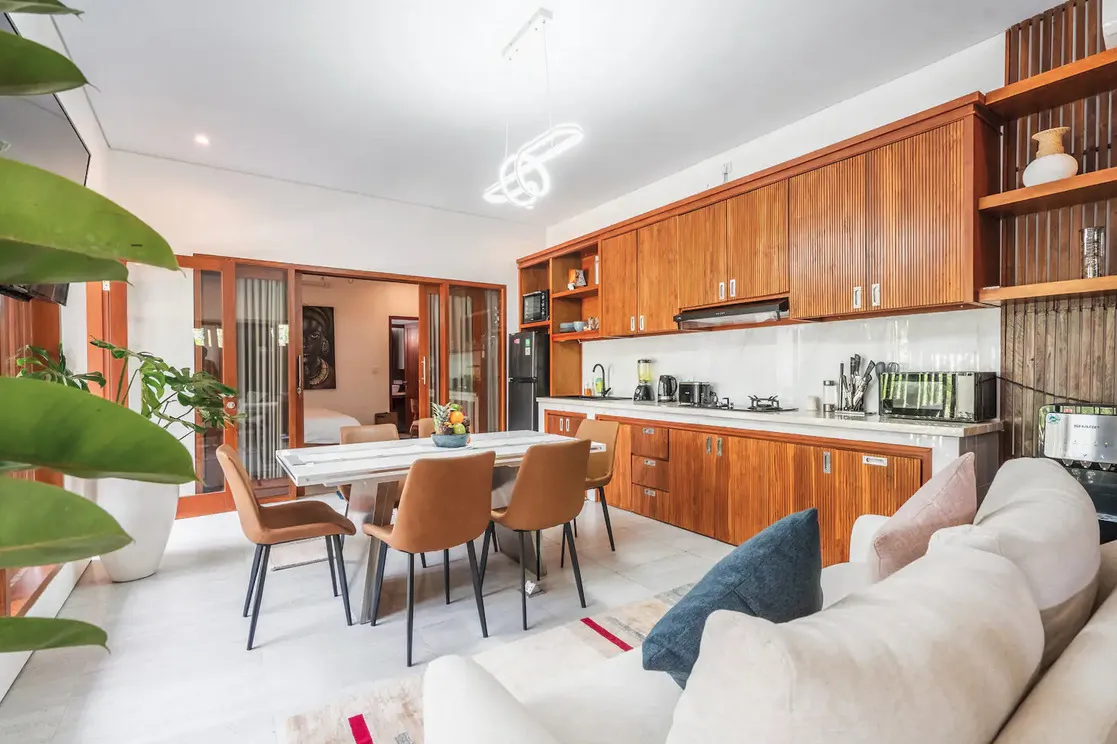 Silk Lodge - Modern 3-Bedroom Villa with Private Pool in Prime Berawa Location!! — image 2