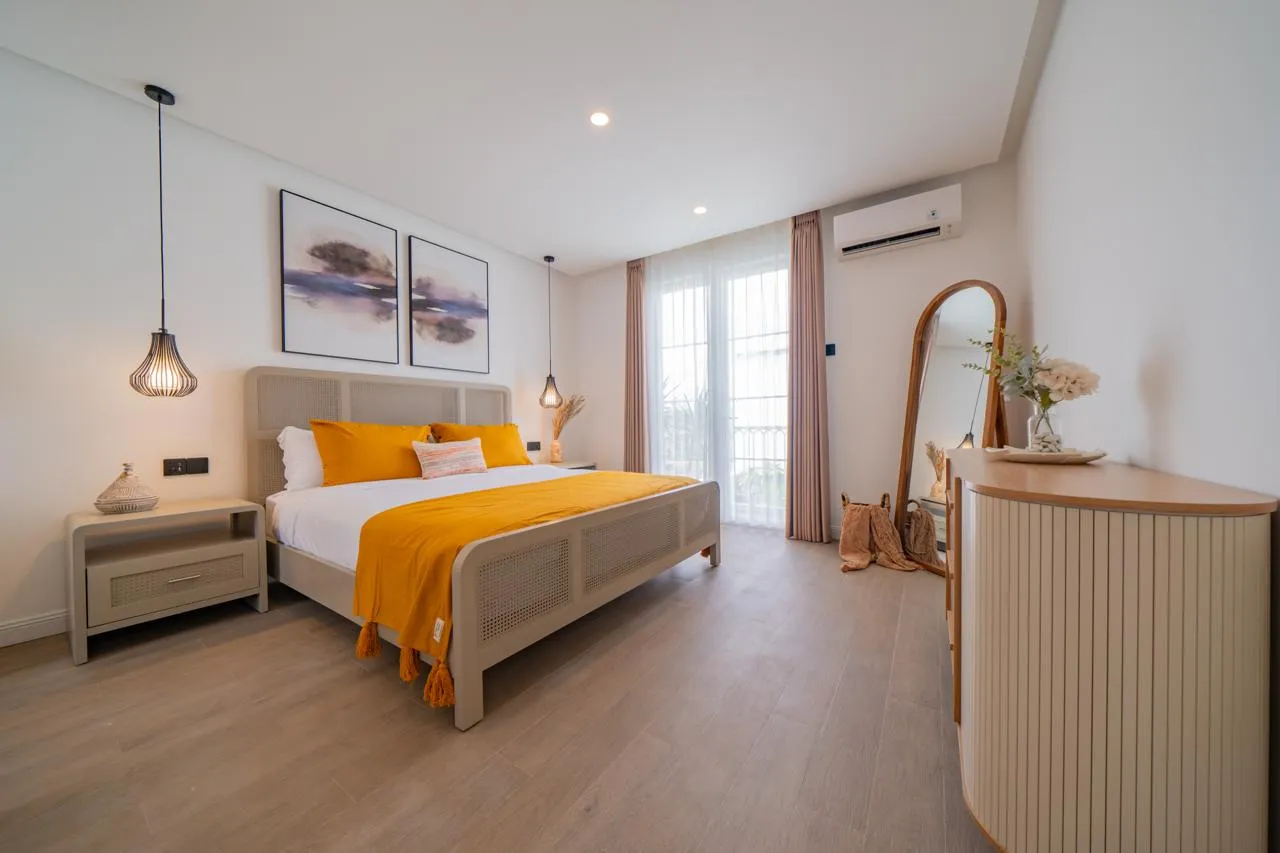 Brand New Modern 3 Bedroom Villa in Bumbak - Central Umalas for Yearly Rental — image 1