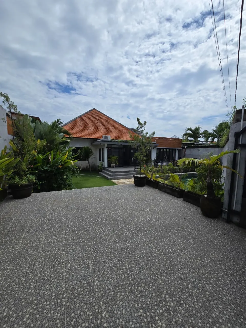SPACIOUS 5-BEDROOM FAMILY VILLA IN PRIME UMALAS — image 1