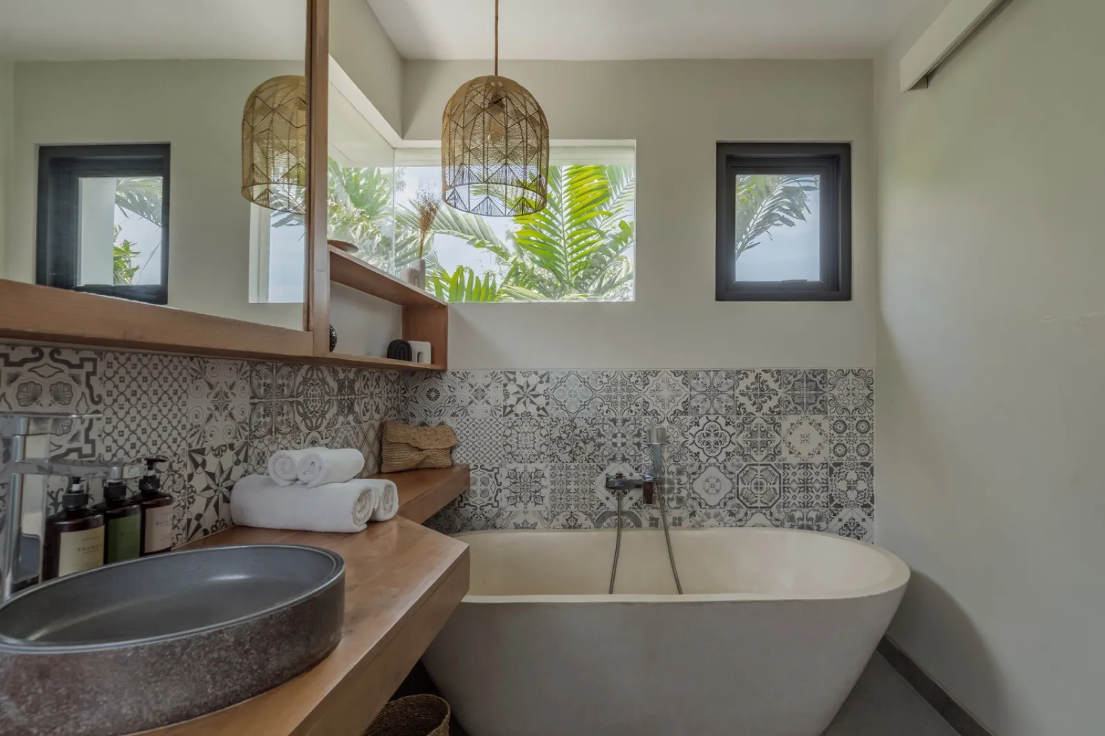 RBS06: Luxury 4 Bedroom Villa for Rent - Berawa — image 4