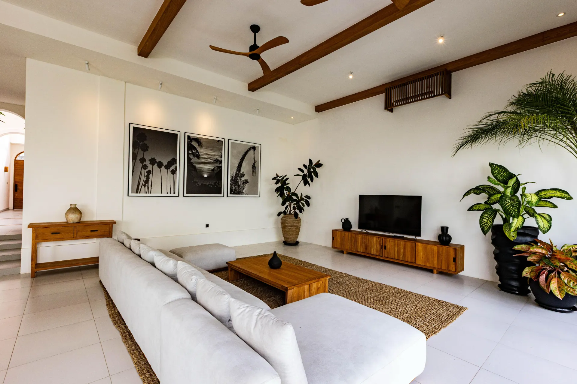 Modern Luxury 3BR Villa w/ Rooftop & Sunset Views — image 4