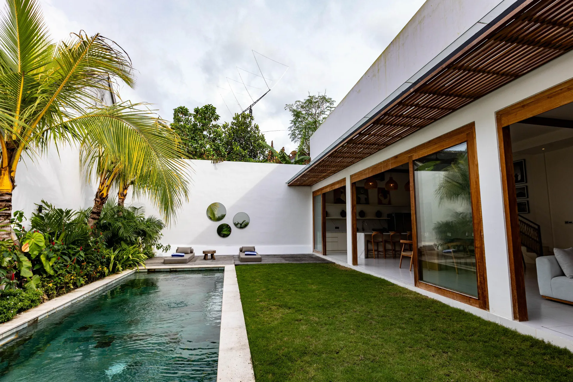 Modern Luxury 3BR Villa w/ Rooftop & Sunset Views — image 1