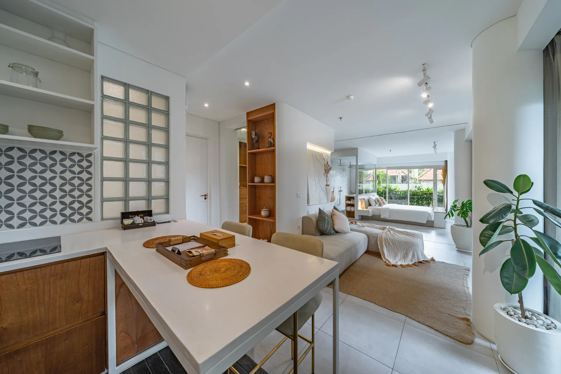 1BR The Cruise - Modern 1-Bedroom Apartment in Canggu!! — image 3
