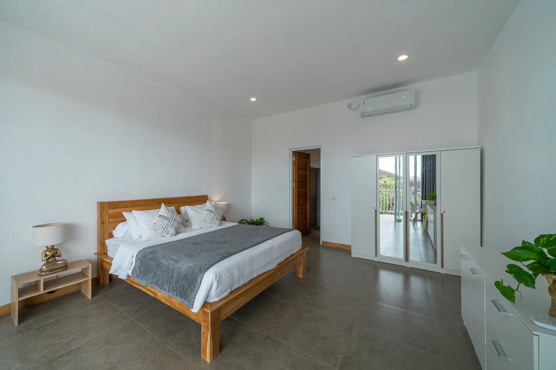 Villa Casa Ghini - 5-Bedroom Modern Villa in Kerobokan — image 3