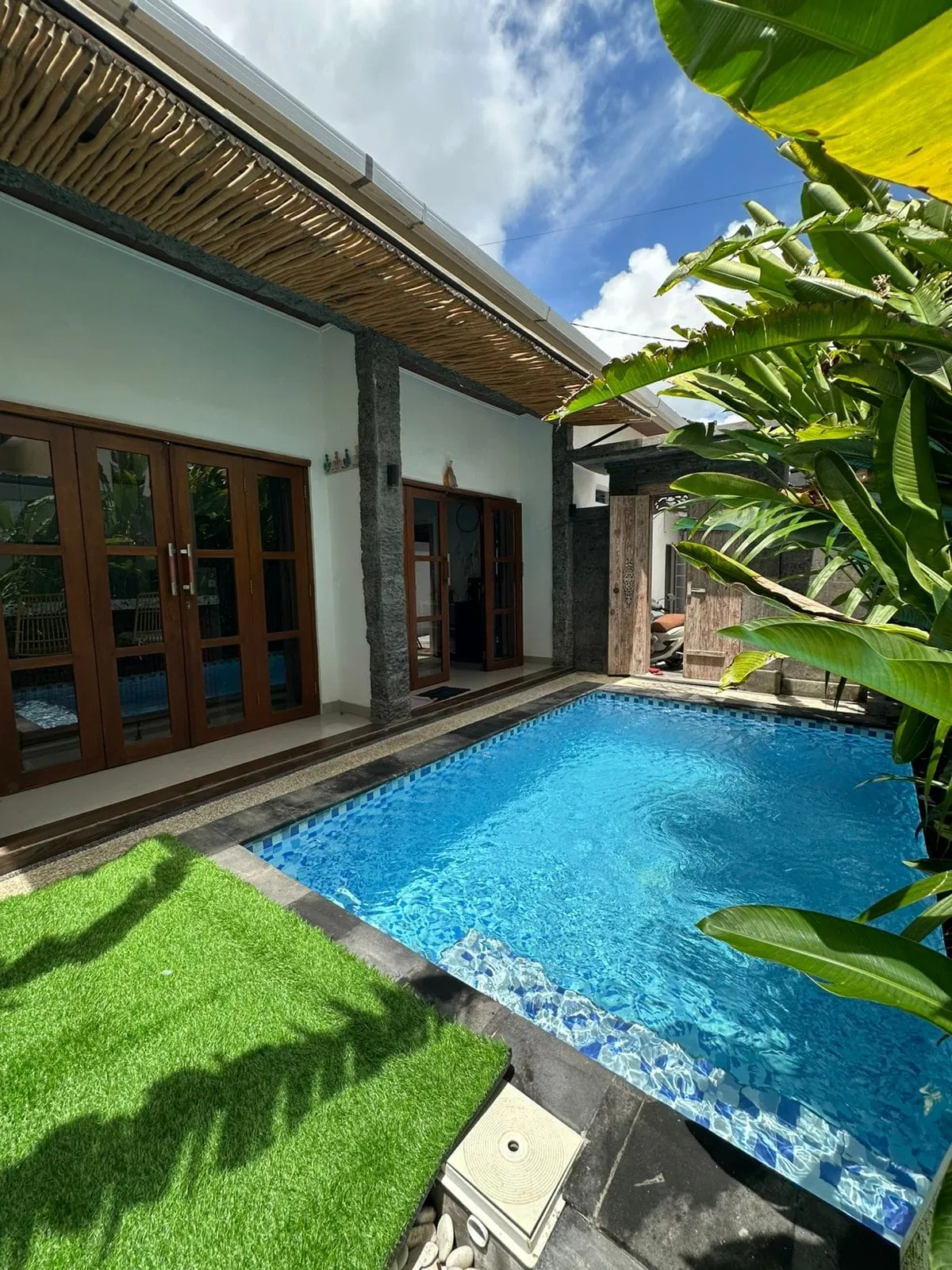 DO 435- FOR RENT HOUSE SEMI VILLA NUSA DUA