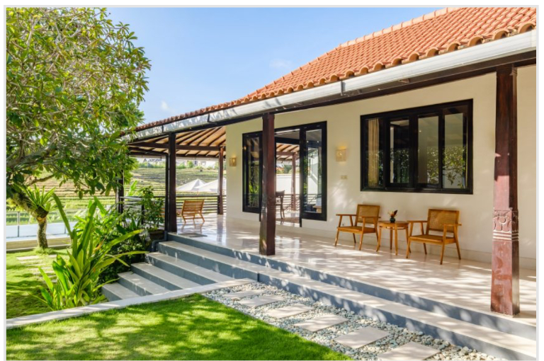4 bedrooms villa available in the heart of Pererenan — image 4