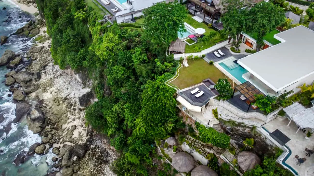 FOR RENT 5 BEDROOMS LUXURY VILLA IN PECATU — image 4