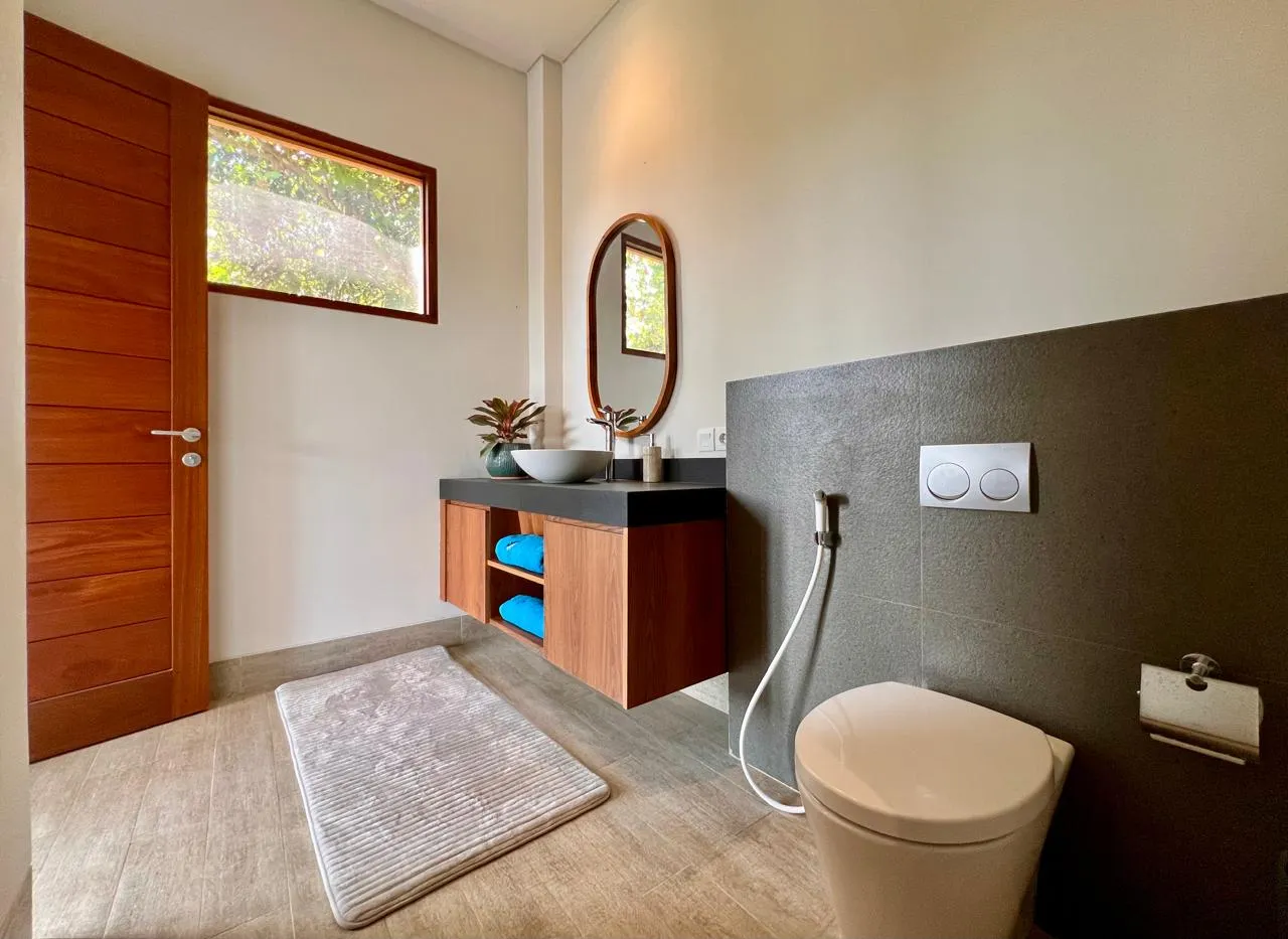 Stylish 1BR Jungle Retreat w/ River Views & Elevator — image 2