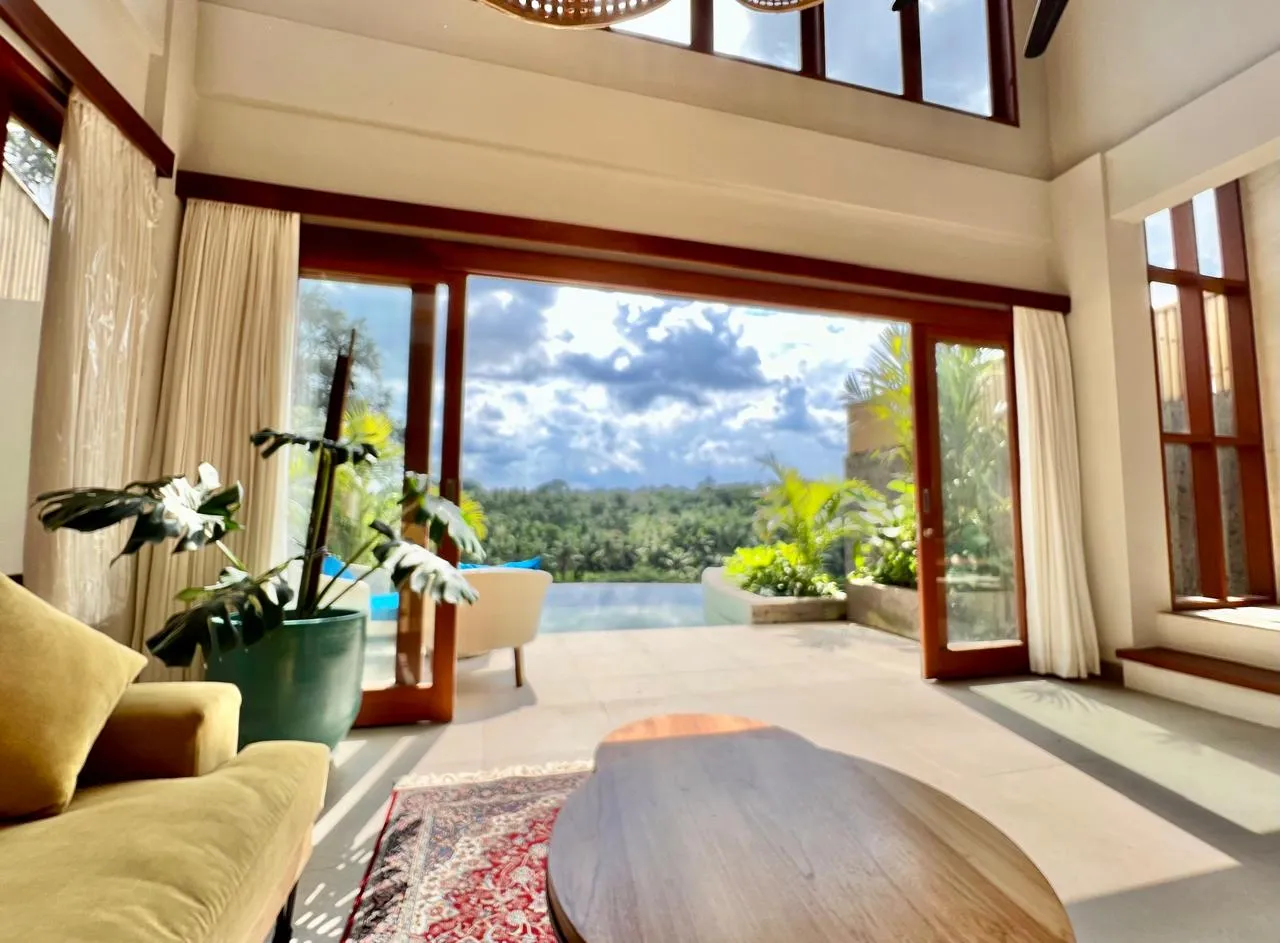 Stylish 1BR Jungle Retreat w/ River Views & Elevator — image 3