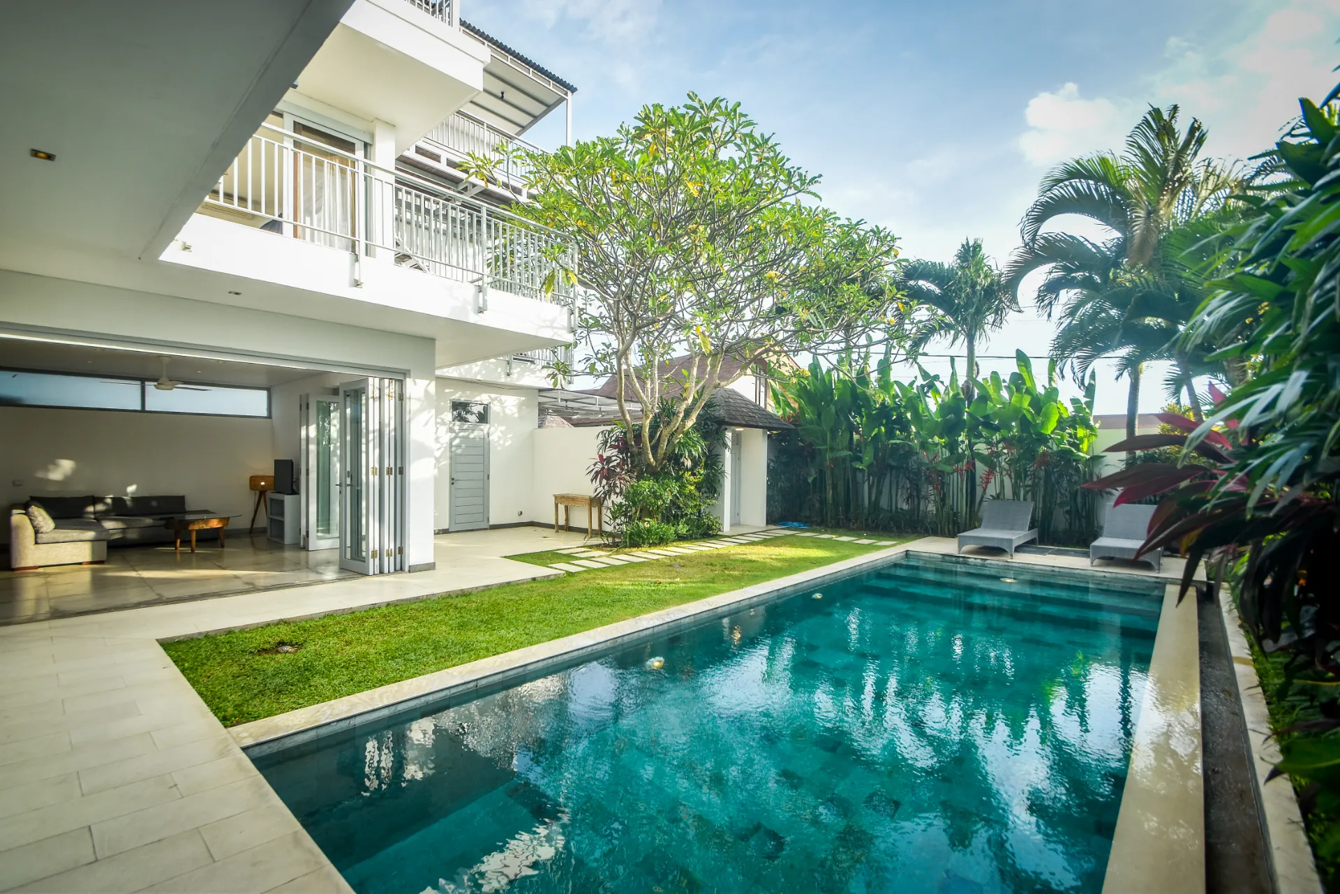 4 Bedrooms Villa Berawa Central — image 1