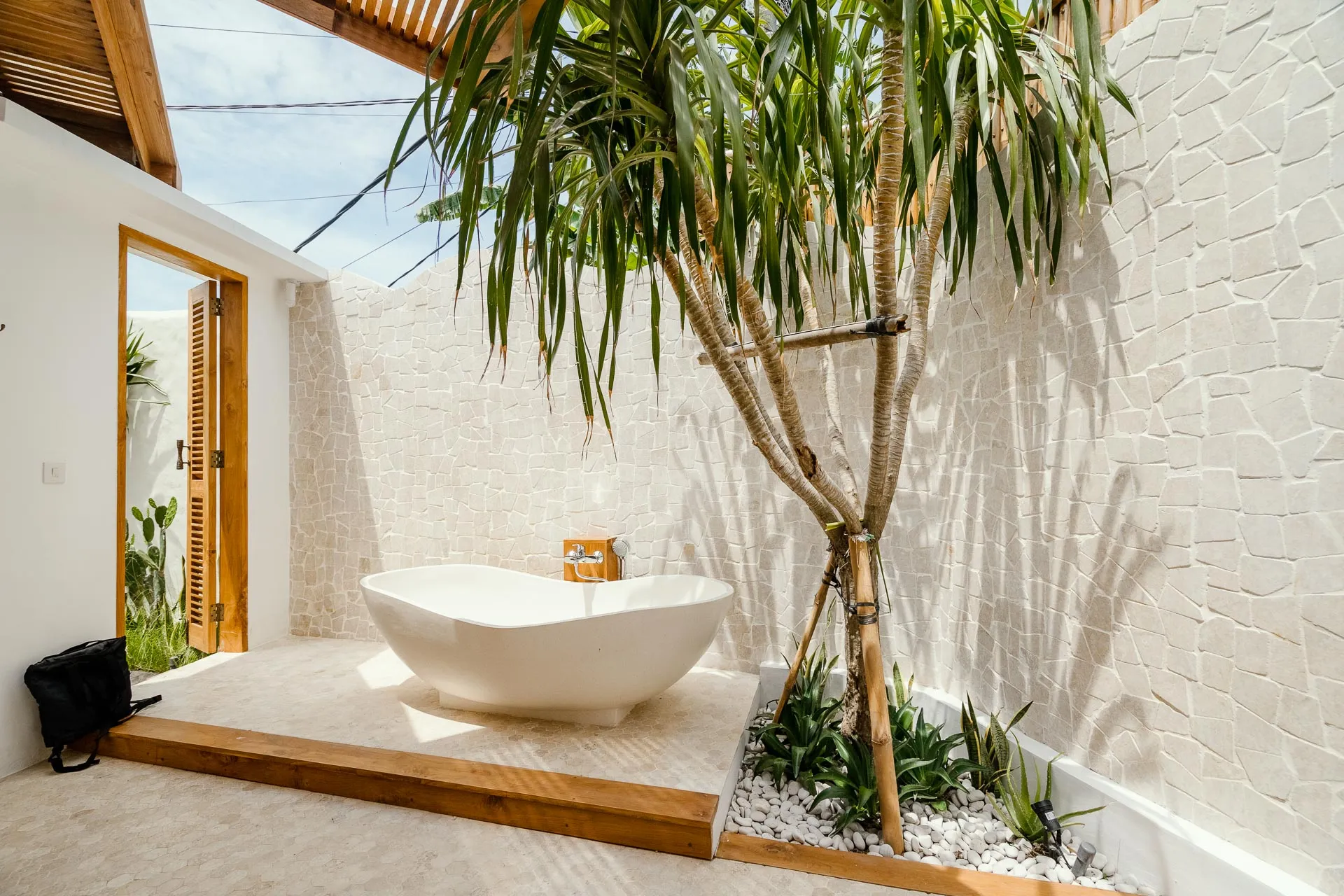 Canggutopia - Tropical Hideaway 1BR Pool Villa Prime Location — image 2