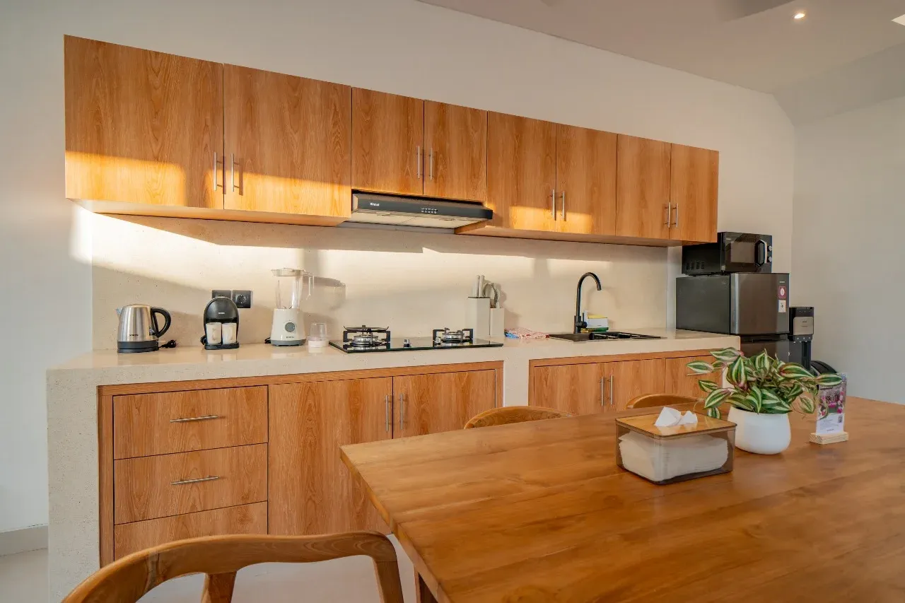 3 BEDROOM VILLA FURNISHED FOR MONTHLY & YEARLY RENT IN CANGGU — image 4