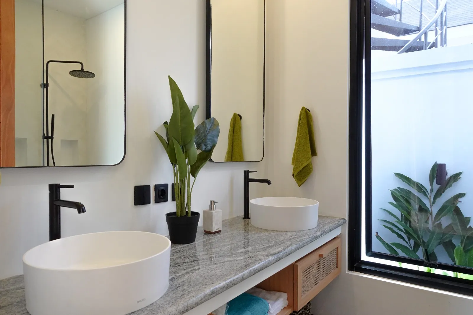 1-Bedroom Villa with Rooftop in Cepaka — image 4