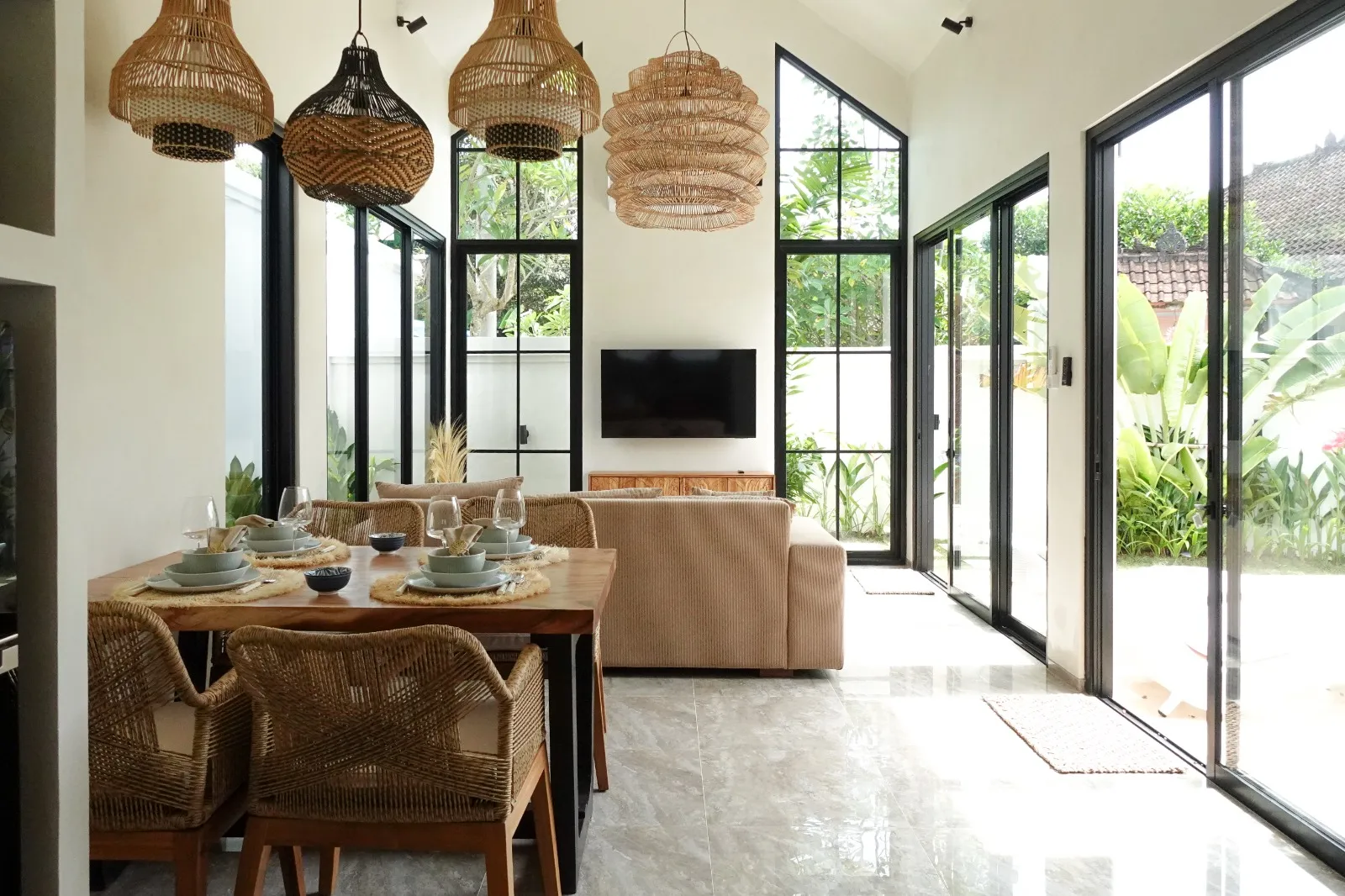 1-Bedroom Villa with Rooftop in Cepaka — image 3
