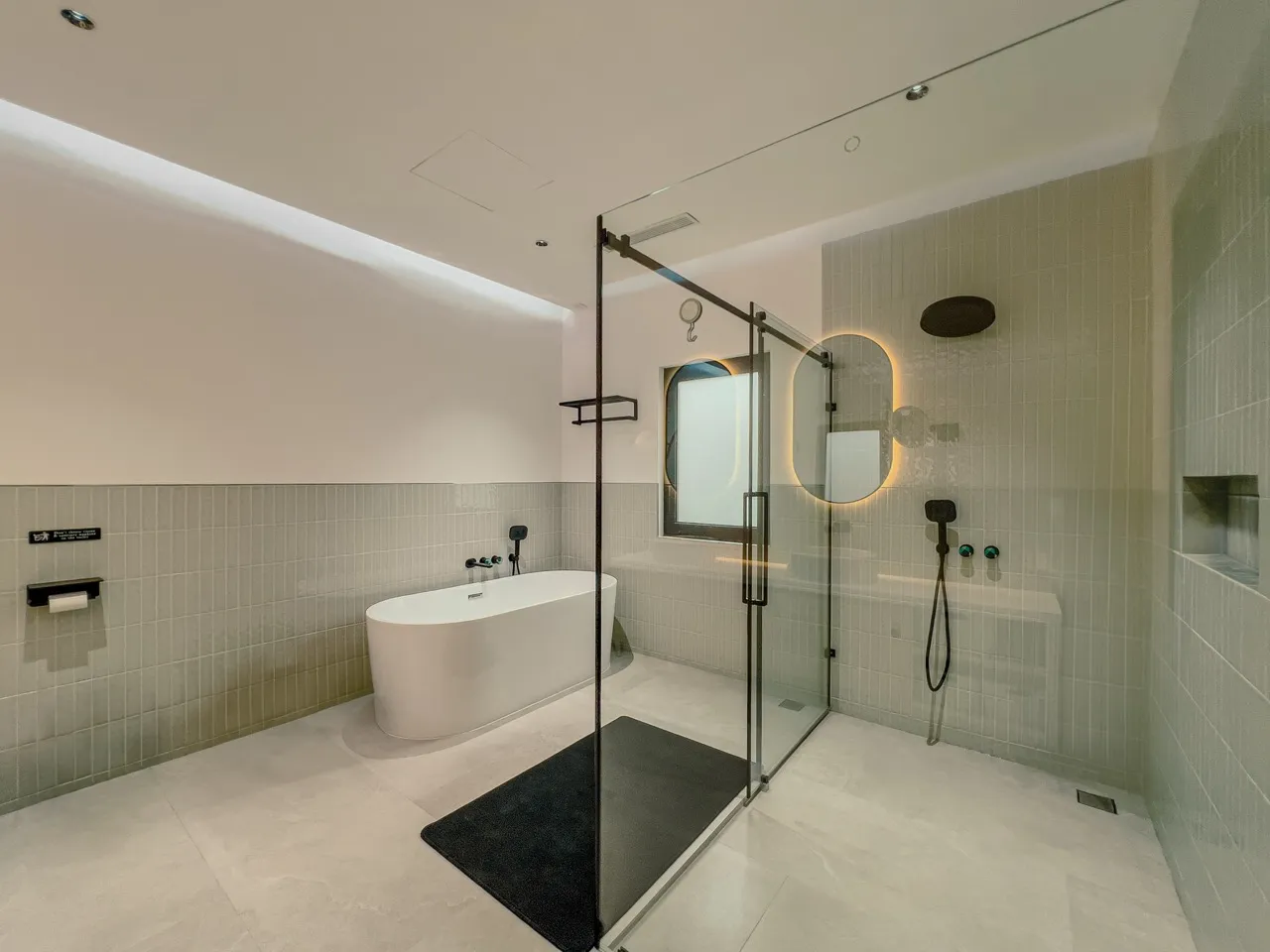 5-Bedroom Villa with Solar Power and Premium Smart Home Features in Tumbak Bayuh — image 4