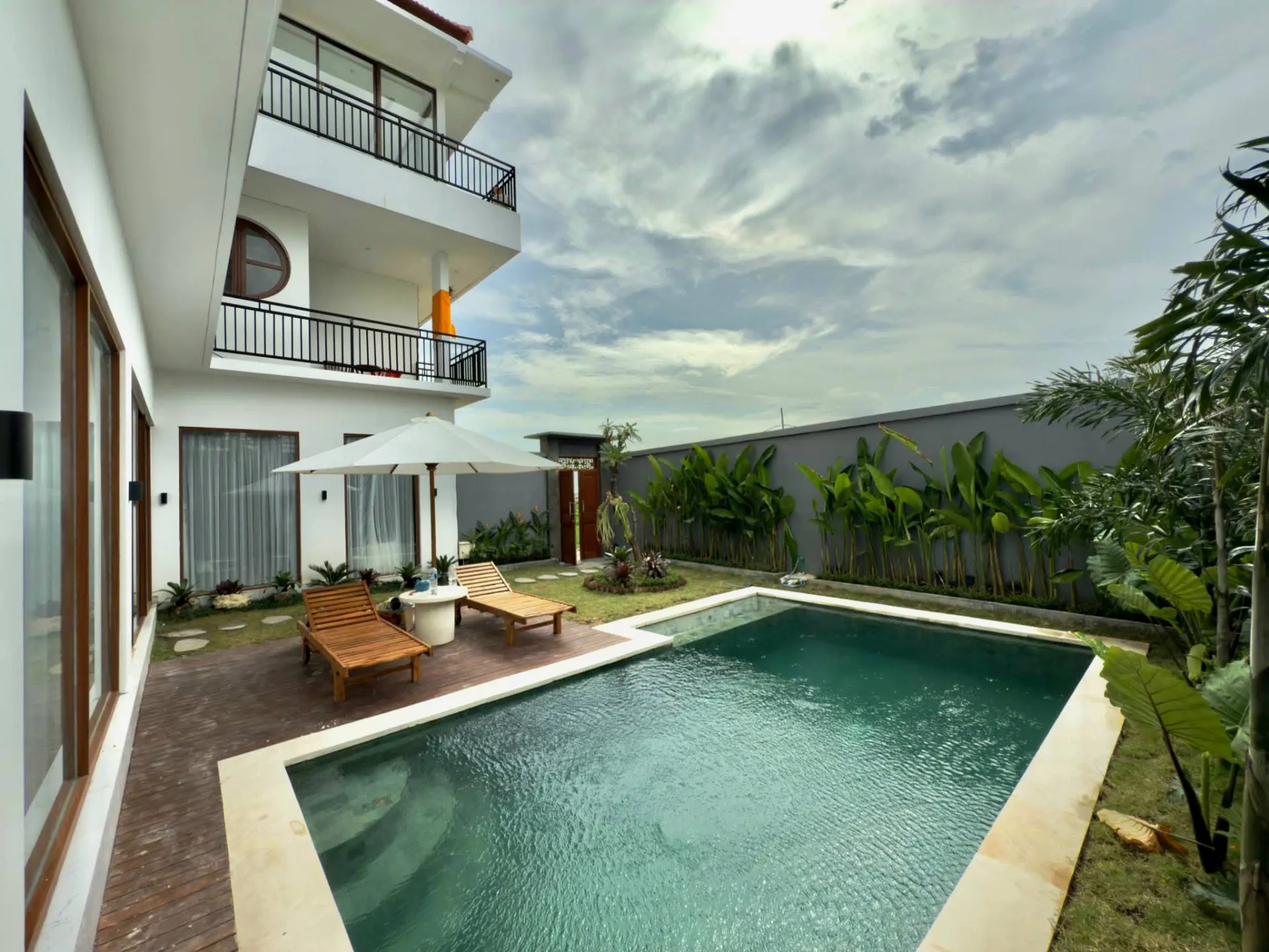 Brand New 4-Bedroom Villa – Yearly Rental – Pererenan — image 1