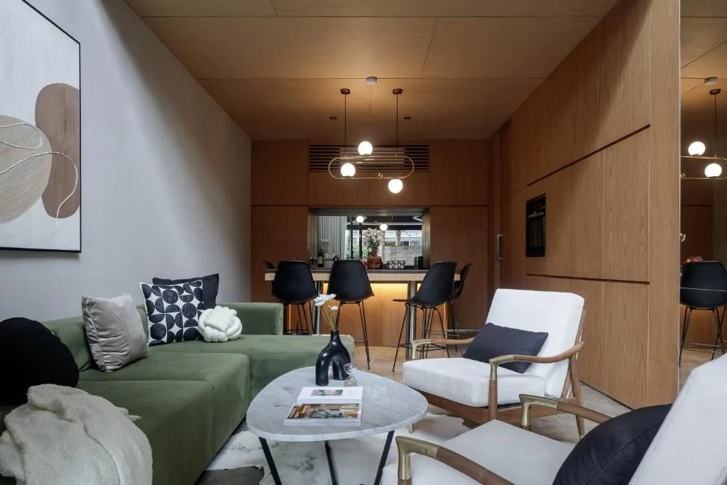 Spacious 2-Bedroom Townhouse for Comfortable Living — image 2