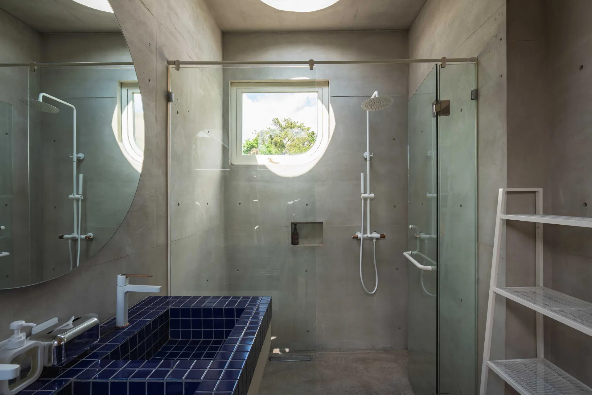 Kuze House - Designed 3BR Ricefields View Villa Pool & Rooftop — image 2