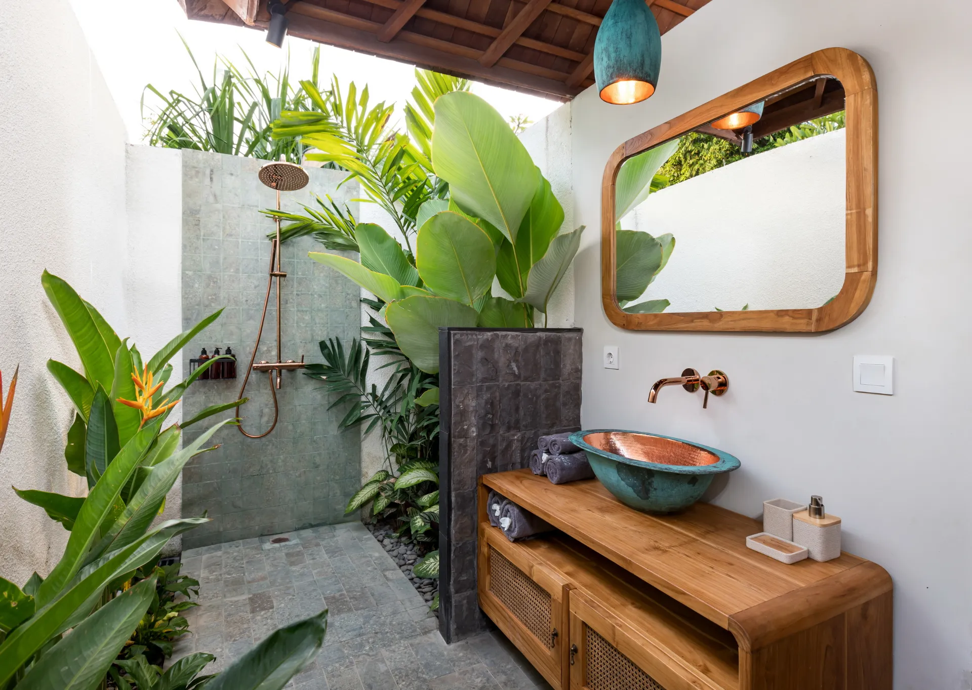 Villa Chempaka - Luxe Tropical 4BR Dream Villa in Canggu — image 2