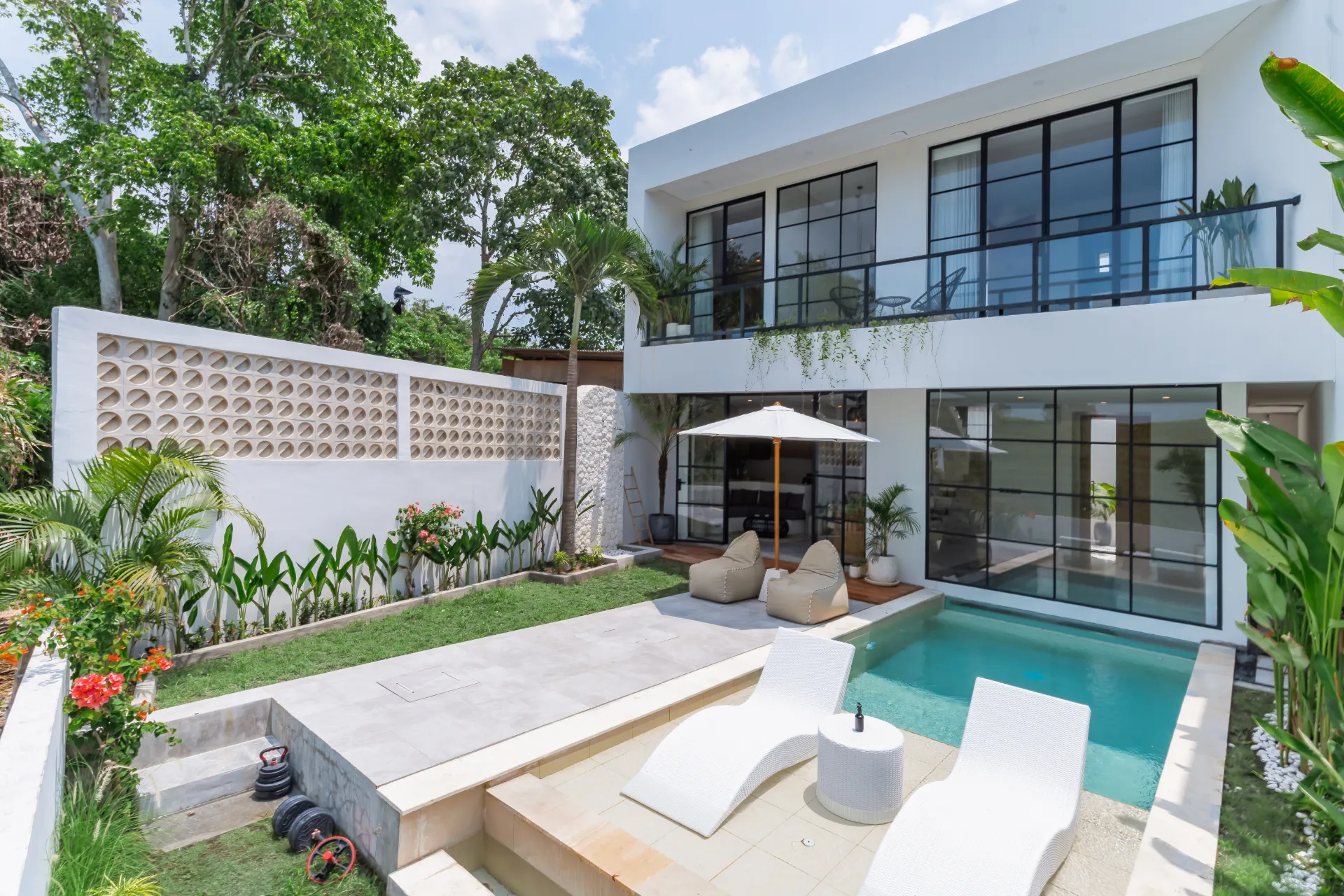 Semi child friendly Luxury Villa with Rice Field Views – Just 10 Min from Canggu — image 1
