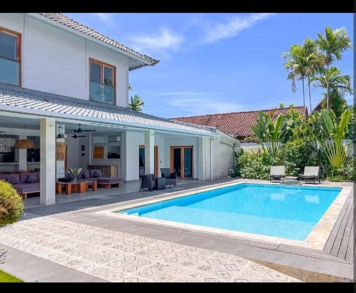 5 BEDROOM MODERN VILLA CLOSE TO BATU BELIG BEACH - AF594