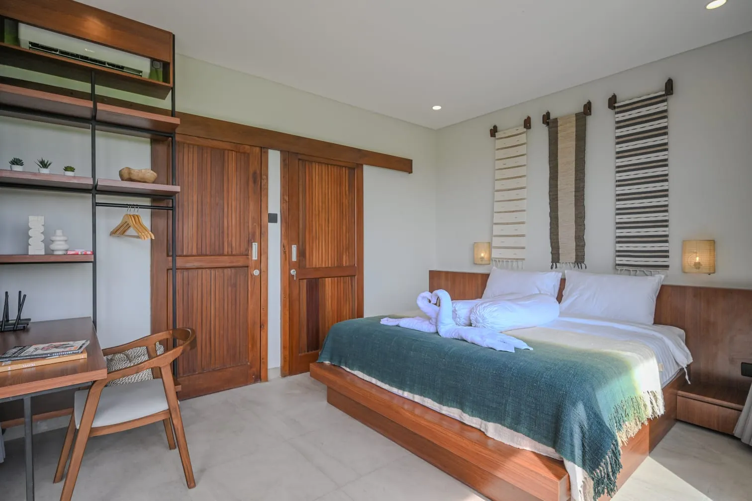 Villa Mahadira - Modern 2-Bedroom Villa with Rice Field & Ocean View — image 4
